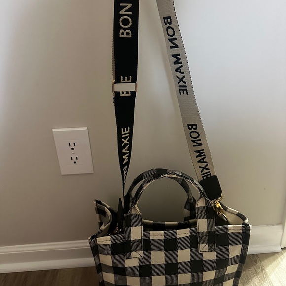 Elegant Checkered Tote Bag - Black and Cream - Picture 10 of 10